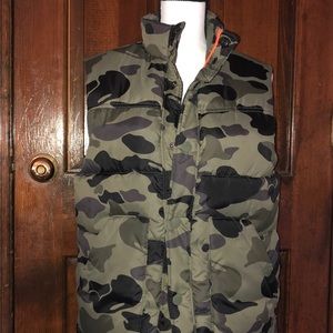 Warm, fun, NWOT Men’s Camo Puffy Vest